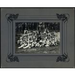 Nagyobb méret, magyar katonák egyenruhában, puska, fegyver, bajusz, monarchia, 1910-es évek, Eredeti kartonra kasírozott fotó, kabinetfotó.  