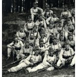 Nagyobb méret, magyar katonák egyenruhában, puska, fegyver, bajusz, monarchia, 1910-es évek, Eredeti kartonra kasírozott fotó, kabinetfotó.  