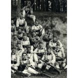 Nagyobb méret, magyar katonák egyenruhában, puska, fegyver, bajusz, monarchia, 1910-es évek, Eredeti kartonra kasírozott fotó, kabinetfotó.  