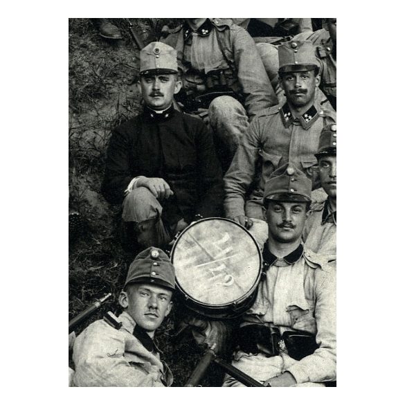 Nagyobb méret, magyar katonák egyenruhában, puska, fegyver, bajusz, monarchia, 1910-es évek, Eredeti kartonra kasírozott fotó, kabinetfotó.  