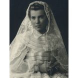 Nagyobb méret, menyasszony gyönyörű ruhában, esküvő, elegáns nő, Horthy-korszak, Magyarország, 1930-as évek, Eredeti szignózott fotó, papírkép.  