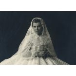 Nagyobb méret, menyasszony gyönyörű ruhában, esküvő, elegáns nő, Horthy-korszak, Magyarország, 1930-as évek, Eredeti szignózott fotó, papírkép.  