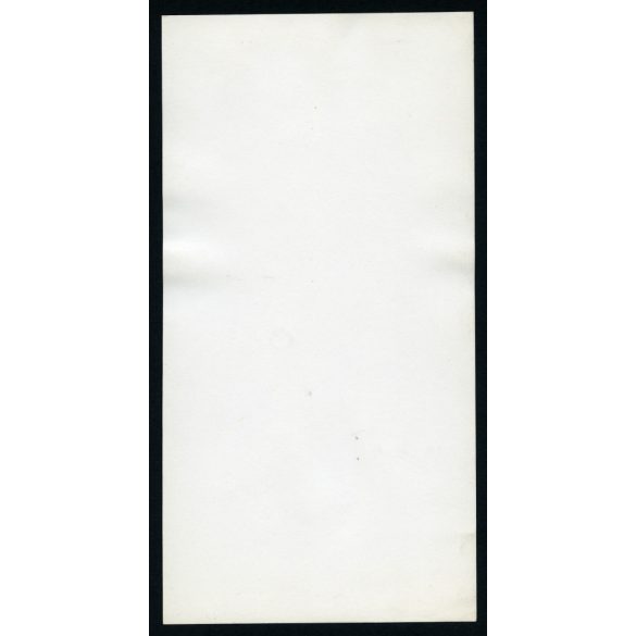 Nagyobb méret, idős nő mérleggel, Budapest, szobor, kirakat, szocializmus, 1970-es évek, Eredeti fotó, fotóművészeti alkotás.  