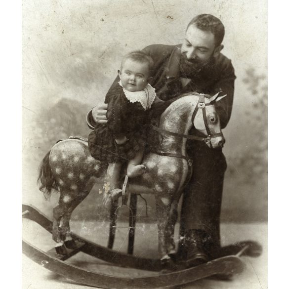 Dunky fivérek műterme, Kolozsvár, Erdély, Dr. Höncz Kálmán szájsebész, a kolozsvári Ferenc József Tudományegyetem orvosi karának címzetes rendkívüli tanára és fia, Höncz Arisztid (később orvos, fogorv