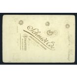 Schmidt műterem, Budapest, Martin Vilmos keménykalapban, elegáns úr portréja, különös háttér,  monarchia, 1880-as évek, Eredeti, hátulján feliratozott kabinetfotó.  