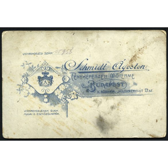 Schmidt Ágoston műterme, Budapest, esküvő, vőlegény, menyasszony, bajusz, nyakkendő, virág, monarchia, 1890-es évek, Eredeti kabinetfotó, felülete enyhén foltos.