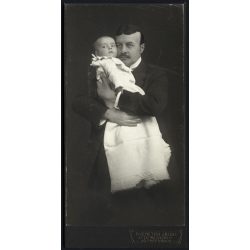   Szenetra József műterme, Temesvár Józsefváros, Erdély, Argay Béla és fia, Pista, apa fiával, monarchia, helytörténet, 1916, 1900-as évek, Eredeti, hátulján feliratozott kabinetfotó.