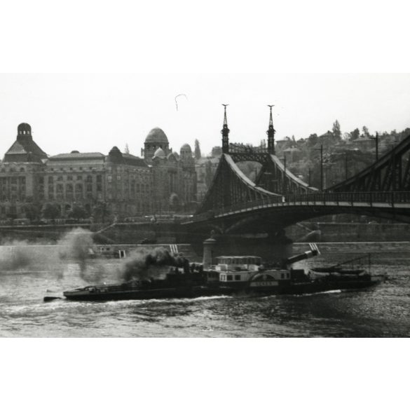 Kékes oldalkerekes gőzhajó, Budapest, Duna, Szabadság híd, jármű, közlekedés, szocializmus, 1950-es évek, Eredeti fotó, papírkép.  