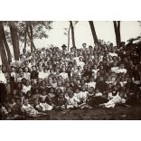 Nagyobb méret, iskolai majális, Dunavecse (Rakodó), iskolás gyerekek, felnőttek csoportképe, monarchia, helytörténet, Bács-Kiskun megye, 1909, 1900-as évek, Eredeti  kabinetfotó, hátulján nevekkel fel