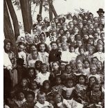 Nagyobb méret, iskolai majális, Dunavecse (Rakodó), iskolás gyerekek, felnőttek csoportképe, monarchia, helytörténet, Bács-Kiskun megye, 1909, 1900-as évek, Eredeti  kabinetfotó, hátulján nevekkel fel