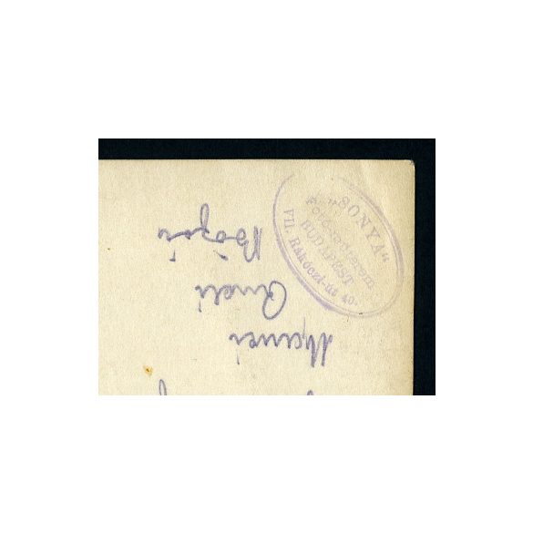 „Szonya” műterem, Budapest, testvérek, elegáns nők, fiatal férfi portréja, Horthy-korszak, 1922, 1920-as évek, Eredeti fotó, hátulján feliratozott, pecséttel jelzett papírkép. 