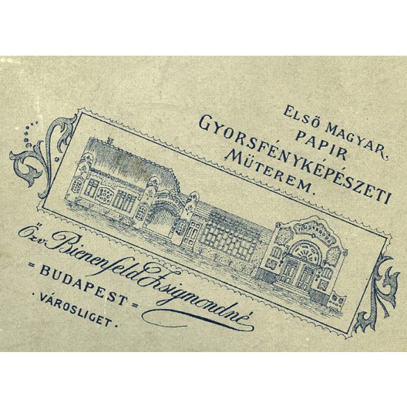 Özv. Bienenfeld Zsigmondné Első Magyar Papír Gyorsfényképészeti Műterme, Budapest, Városliget, kalap, ernyő, bajusz, elegáns társaság különös díszletek között, 1900-as évek, Eredeti  kabinetfotó, hátu