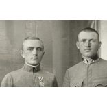 Nagyobb méret, Jelussich műterem,  ABBazia, Fiume, magyar családportré katona fiúkkal, egyenruha, érdemrend, 1. világháború, monarchia, 1910-es évek, Eredeti  nagyméretű kabinetfotó, felhajthatós védő