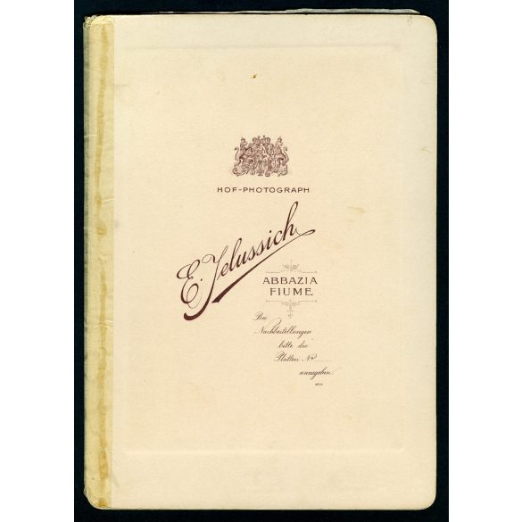 Nagyobb méret, Jelussich műterem,  ABBazia, Fiume, magyar családportré katona fiúkkal, egyenruha, érdemrend, 1. világháború, monarchia, 1910-es évek, Eredeti  nagyméretű kabinetfotó, felhajthatós védő
