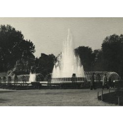   Nagyobb méret, szobor szökőkúttal, Budapest, Városliget, Sió tündér regéje-szoborcsoport, Horthy-korszak, helytörténet, 1930-as évek, Eredeti fotó, papírkép.   méret megközelítőleg (centiméterben): 13