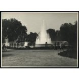 Nagyobb méret, szobor szökőkúttal, Budapest, Városliget, Sió tündér regéje-szoborcsoport, Horthy-korszak, helytörténet, 1930-as évek, Eredeti fotó, papírkép.   méret megközelítőleg (centiméterben): 13