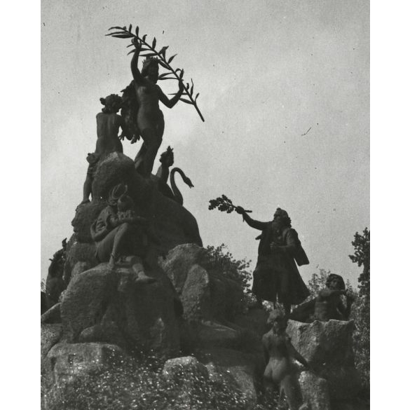 Nagyobb méret,  szobor szökőkúttal, Budapest, Városliget, Sió tündér regéje-szoborcsoport, Horthy-korszak, helytörténet, 1930-as évek, Eredeti fotó, papírkép.   
