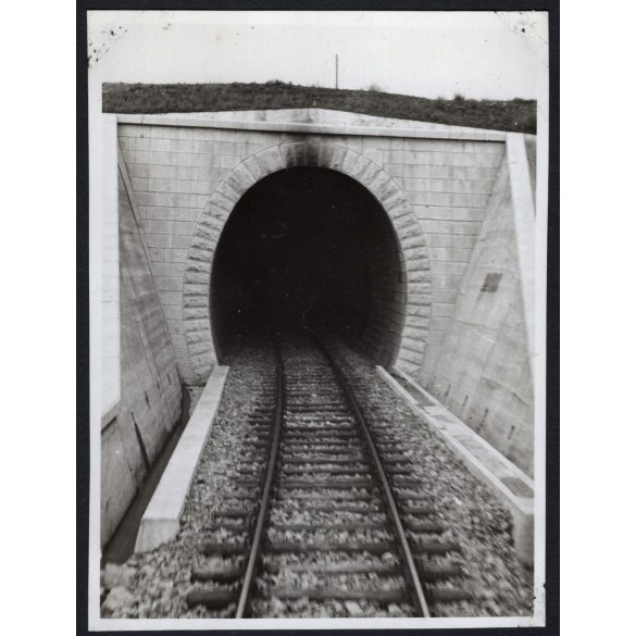 Utazás a dédai vasútvonalon, Déda, Erdély, utcakép, Horthy-korszak, Dédai nagyalagút, közlekedéstörténet, helytörténet. 1940-es évek, Eredeti fotó, papírkép. 