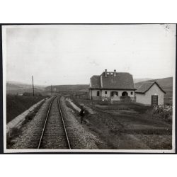   Utazás a dédai vasútvonalon, Déda, Erdély, utcakép, Horthy-korszak, közlekedés, vonat, állomás, kalauz, közlekedéstörténet, helytörténet. 1940-es évek, Eredeti fotó, papírkép.
