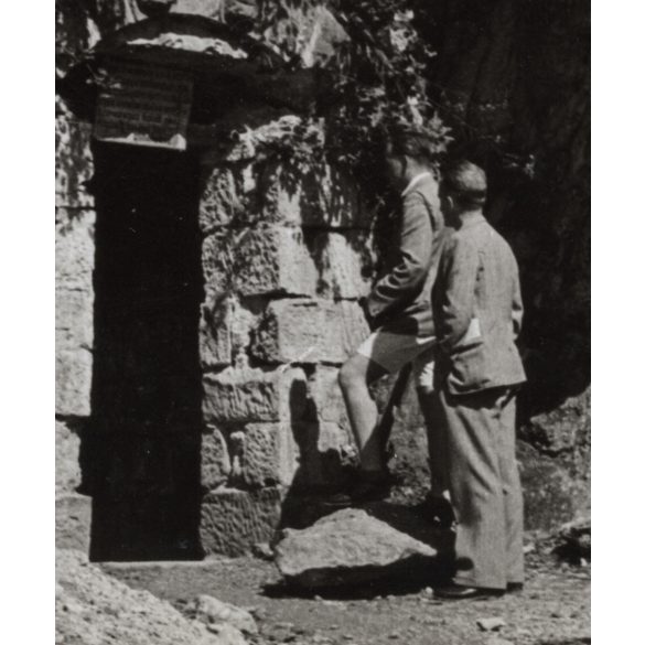 A torjai Büdös-barlang bejárata, Torja, Kovászna megye Erdély, utcakép, Horthy-korszak, barlang, mofetta, természet, helytörténet. 1940-es évek, Eredeti fotó, papírkép. 