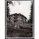 Szálloda a Gyilkos-tó szomszédságában, Gyergyó, Erdély, Hargita megye, utcakép, Horthy-korszak, helytörténet. 1940-es évek, Eredeti fotó, papírkép.  