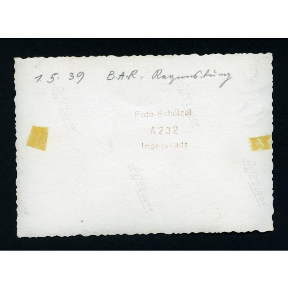 „Reichsautobahnen Wir bauen die Strassen des Führers”, Regensburg, Németország, május elsejei felvonulás náci transzparenssel, 2. világháború,  Horthy-korszak, helytörténet, 1939. május 1., 1930-as év