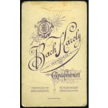 Bach műterem, Gyulafehérvártt (Gyulafehérvár), Erdély, elegáns fiatal férfi nyakkendőben, monarchia, 1890-es évek, Eredeti CDV, vizitkártya fotó gyönyörű hátlappal.   