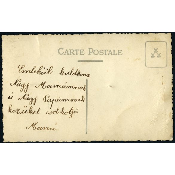 Elsőáldozó lány gyönyörű ruhában, gyönyörű festett háttér, Horthy-korszak, 1920-as évek, Eredeti fotó, hátulján feliratozott papírkép.  