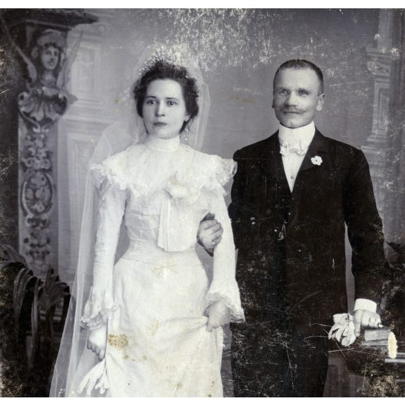 Botár műterem, Torda, Erdély, esküvői portré, menyasszony, vőlegény, bajusz, virág, ünnep,  monarchia, 1890-es évek, Eredeti  kabinetfotó, felületén kopásnyomok.  