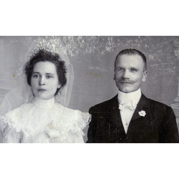 Botár műterem, Torda, Erdély, esküvői portré, menyasszony, vőlegény, bajusz, virág, ünnep,  monarchia, 1890-es évek, Eredeti  kabinetfotó, felületén kopásnyomok.  