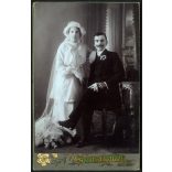 Ismeretlen műterem, esküvői portré, menyasszony, vőlegény, bajusz, virág, ünnep, monarchia, 1890-es évek, Eredeti  kabinetfotó gyönyörű hátlappal..   