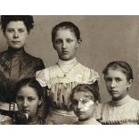 Atelier Eggerth, St. Gotthard (Szentgotthárd), anya lányaival,  monarchia, helytörténet, Vas megye, 1880-es évek, Eredeti kabinetfotó, felületén kopásnyom.  