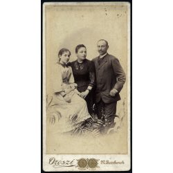   Nagyobb méret, Oroszi Lajos műterme, Nagybecskerek, Vajdaság, elegáns család portréja, 1890-es évek, monarchia, helytörténet. Eredeti nagyobb méretű kabinetfotó. 