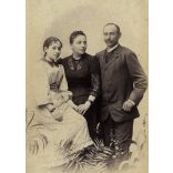 Nagyobb méret, Oroszi Lajos műterme, Nagybecskerek, Vajdaság, elegáns család portréja, 1890-es évek, monarchia, helytörténet. Eredeti nagyobb méretű kabinetfotó. 