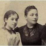 Nagyobb méret, Oroszi Lajos műterme, Nagybecskerek, Vajdaság, elegáns család portréja, 1890-es évek, monarchia, helytörténet. Eredeti nagyobb méretű kabinetfotó. 