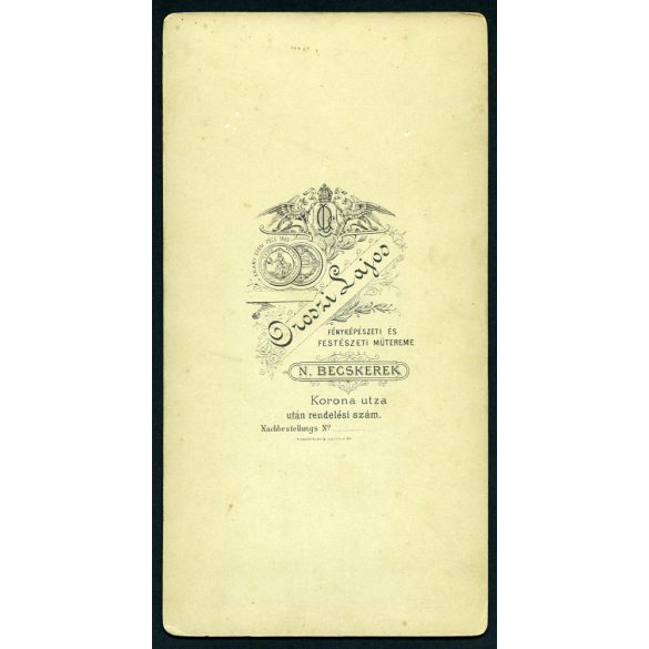 Nagyobb méret, Oroszi Lajos műterme, Nagybecskerek, Vajdaság, elegáns család portréja, 1890-es évek, monarchia, helytörténet. Eredeti nagyobb méretű kabinetfotó. 