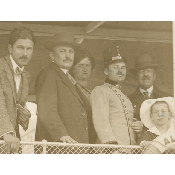 Atelier Betty, Abbázia, úri társaság, katonatiszt az Almádi hajón, monarchia, 1913, 1910-es évek, Eredeti, hátulján feliratozott fotó, papírkép, Tiszaburára, Jákó Balázs református lelkésznek címezve.