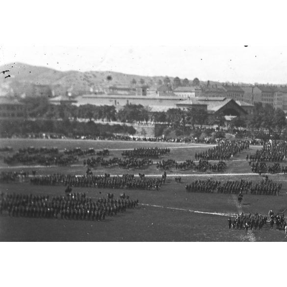 Katonai szemle a Vérmezőn, Budapest, I. kerület, Déli pályaudvar, Alkotás út, János kórház, Sas-hegy, helytörténet, egyenruha, katona, 1900-as évek eleje,  Eredeti nagyméretű fotó negatív, üvegnegatív