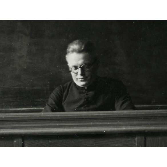 Dr. Klinda Pál katolikus pap , Budapest, több száz zsidó lányt és asszonyt mentett meg a nyilas uralom idején, Boldog Katalin Nagyleányotthonban (XII. kerület Budakeszi út 46.), judaika, 2. világhábor