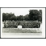 Katonák különös lovas szoborral, egyenruha, kommunizmus, 1950-es évek, Eredeti fotó, papírkép.  