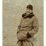 Magyar katona télikabátban, egyenruha, csizma, 1. világháború, monarchia, 1910-es évek, Eredeti fotó, papírkép.  