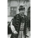 Vig fotó, bajuszos férfi díszmagyarban, karddal, csizma, darutollas sapka, (Bárczyházi Bárczy István államtitkár?), 2. világháború, Horthy-korszak, 1940-es évek, Eredeti fotó, pecséttel jelzett papírk