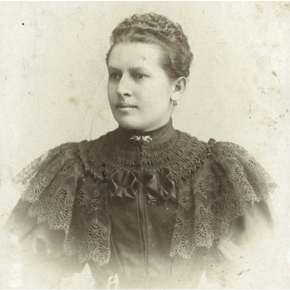 Ferencz és Társa műterem Kolozsvár, Erdély,  elegáns nő portréja, gyönyörű ruha, monarchia, helytörténet, 1908., 1900-as évek, Eredeti kabinetfotó.   