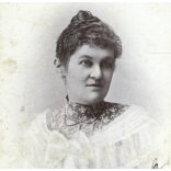 Matz műterem, Igló, Felvidék, elegáns nő szignózott portréja, monarchia, 1900., 1900-as évek, Eredeti aláírt CDV, vizitkártya fotó, „mignon”.  