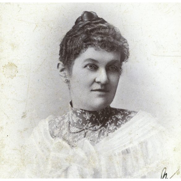Matz műterem, Igló, Felvidék, elegáns nő szignózott portréja, monarchia, 1900., 1900-as évek, Eredeti aláírt CDV, vizitkártya fotó, „mignon”.  