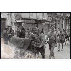  Szovjet-bolgár megszálló csapatok Nagykanizsán, Nagykanizsa, Zala megye, 2. világháború, katonák, fegyverek, utcakép, feliratok, lovas szekér, helytörténet, 1945., 1940-es évek, 