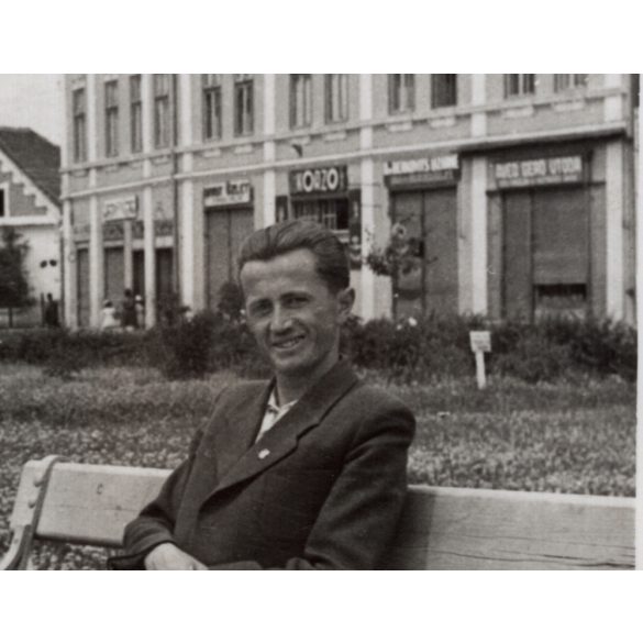 Városnézés, Gyergyószentmiklós, Erdély, utcakép, Horthy-korszak, feliratok, táblák, helytörténet. 1940-es évek, Eredeti fotó, papírkép. 