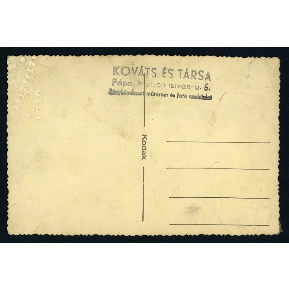 Kováts és Társa műterem, magyar katona feleségével és gyerekével, egyenruha, 2. világháború, Horthy-korszak, 1940-es évek, Eredeti fotó, mélynyomóval jelzett papírkép.  