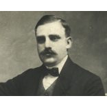 Csonka (?) műterem, Marosvásárhely, Erdély, Mózes Jenő portréja, bajusz, óralánc, monarchia, helytörténet, 1900-as évek, Eredeti  körbevágott kabinetfotó.  