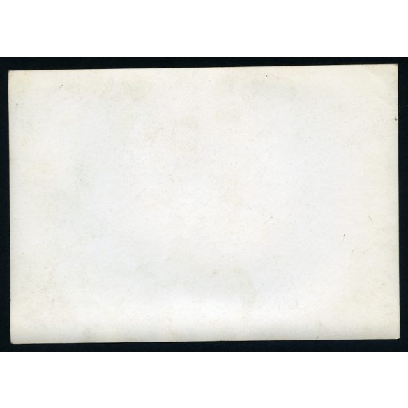 Nagyobb méret, disznópásztor a tűzhelynél, gyerek, kalap, néprajz,  Horthy-korszak, 1930-as évek, Eredeti fotó, papírkép.   méret megközelítőleg (centiméterben): 12 x 17 Használt! Eredeti nagyítás! Ne